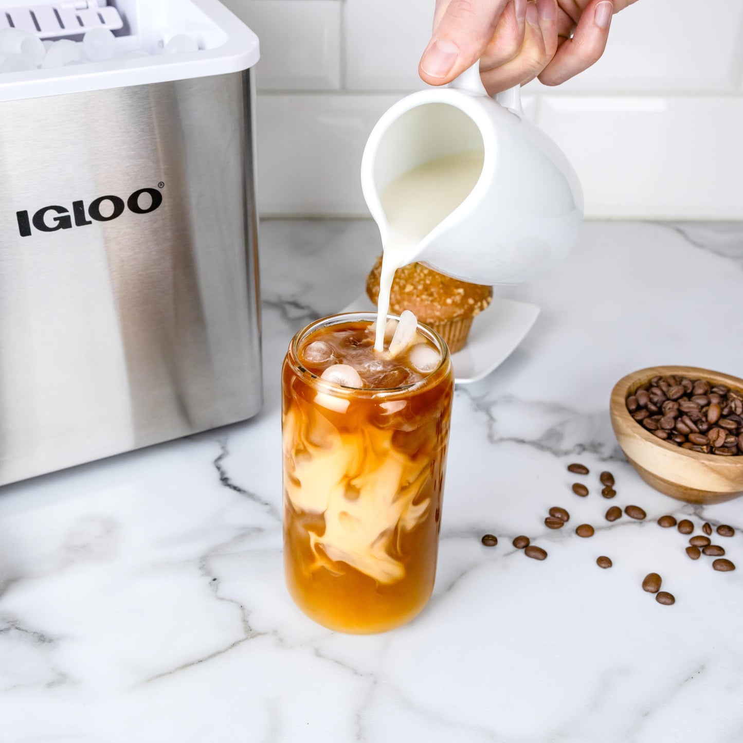 Igloo Automatic Self-Cleaning Portable Electric Countertop Ice Maker Machine with Handle, 26 Pounds in 24 Hours, 9 Ice Cubes Ready in 7 Minutes, with Ice Scoop and Basket